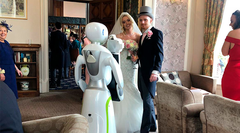 Casal contrata robô para fotografar casamento | Ricardo Hage
